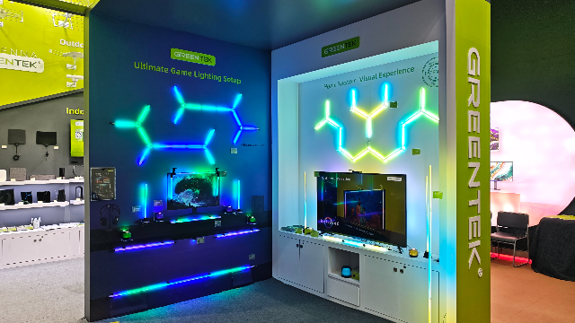 中原创新在广交会上展示的电竞灯光系统 (记者/摄)